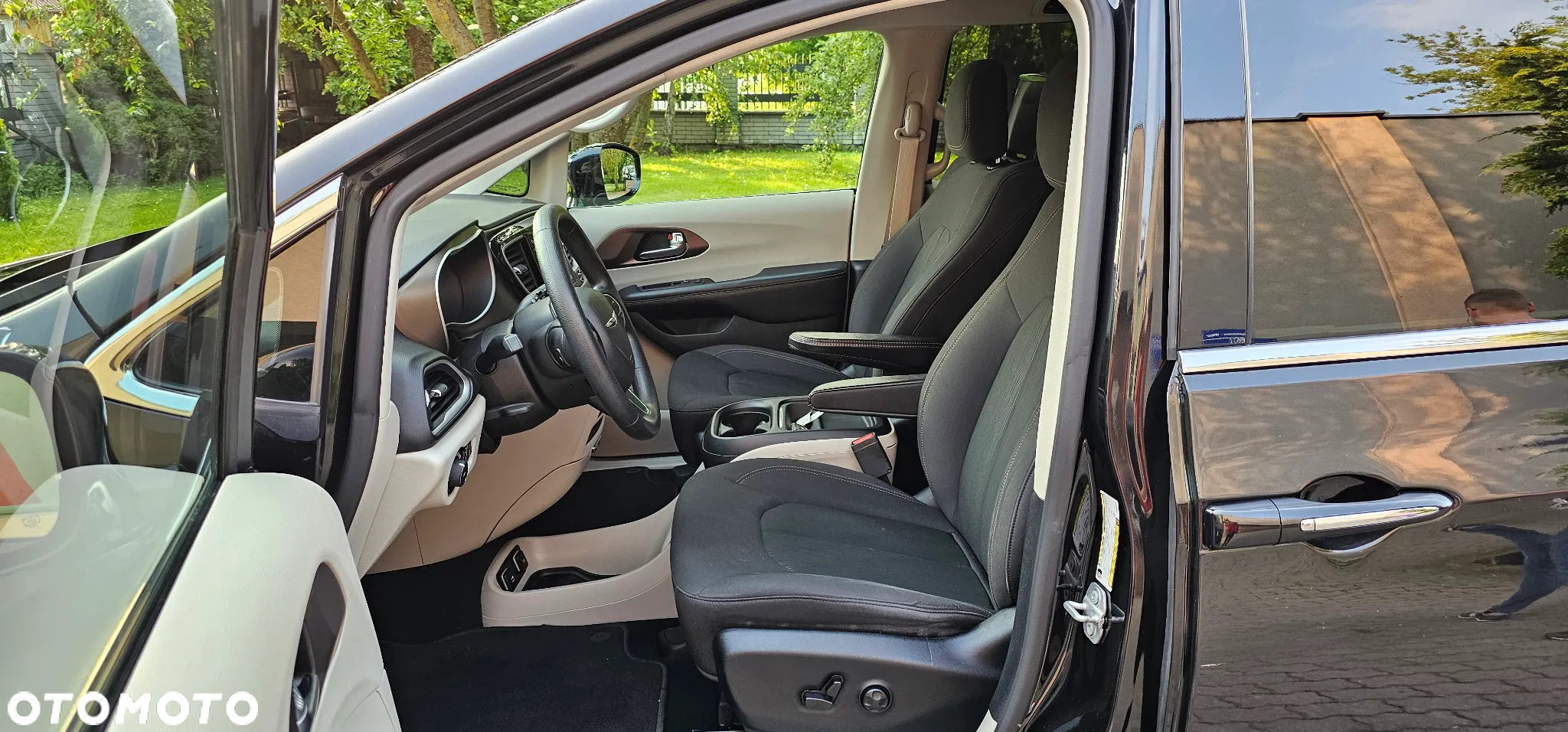 Chrysler Pacifica - 11