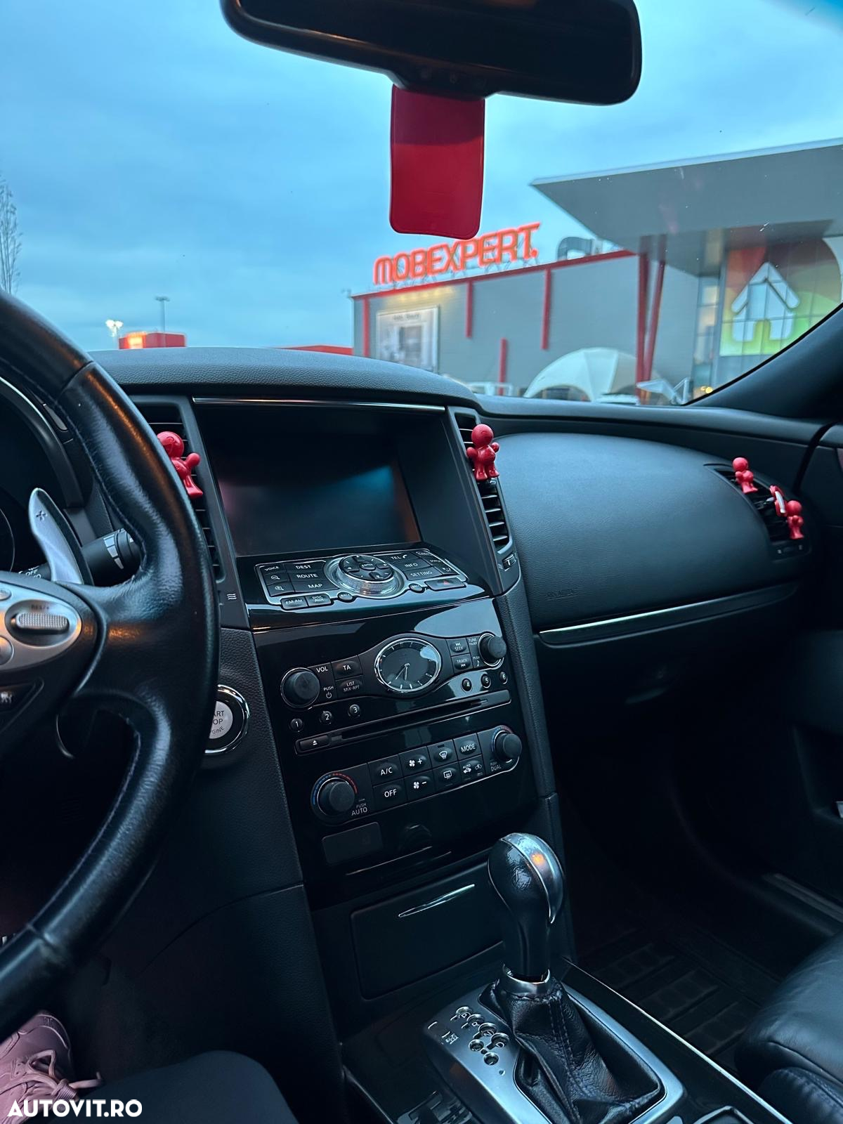 Infiniti QX70 - 9