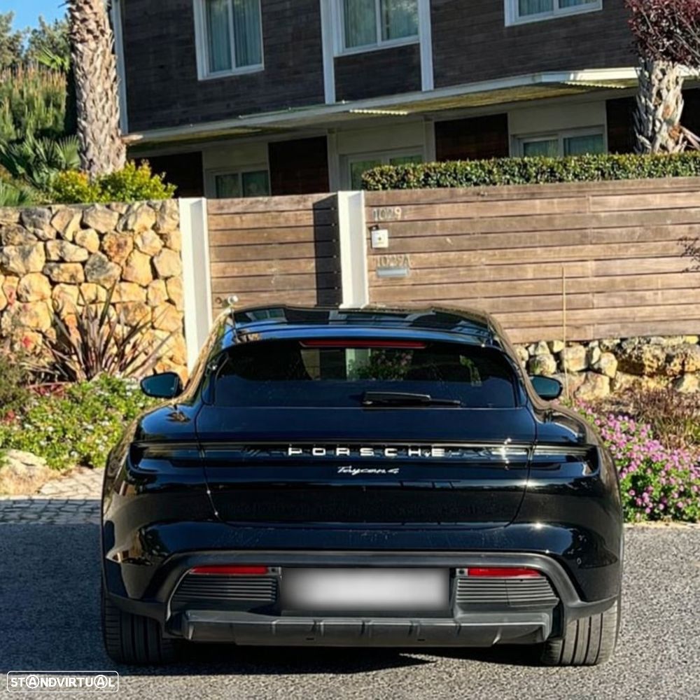 Porsche Taycan Cross Turismo 4 - 3