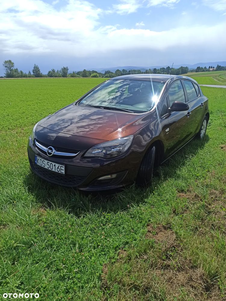 Opel Astra 2013 photo 2