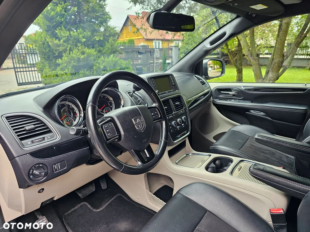 Dodge Grand Caravan - 10