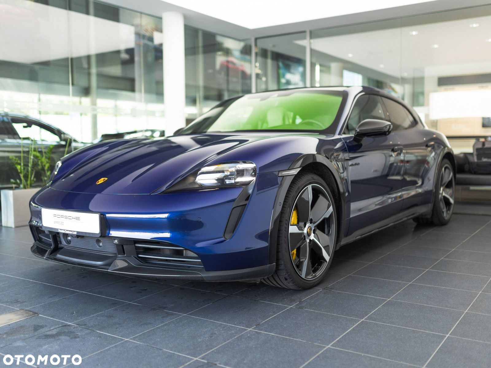 Porsche Taycan Turbo S Cross Turismo - 2