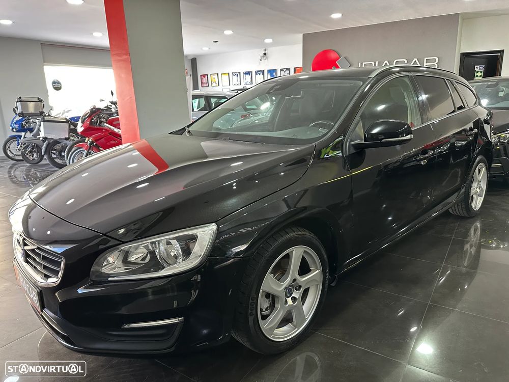 Volvo V60 2.0 D2 Momentum Drive - 8