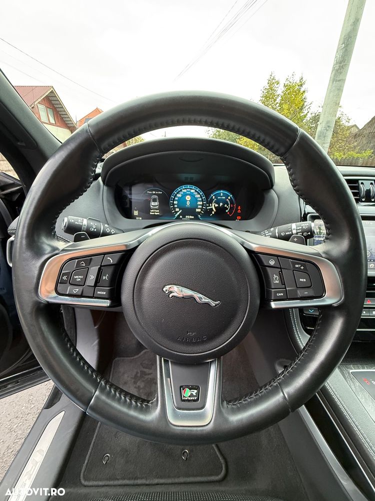 Jaguar F-Pace 20d AWD R-Sport - 22