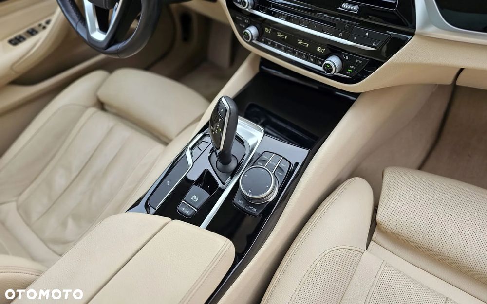 BMW Seria 5 520d Efficient Dynamics Edition - 13
