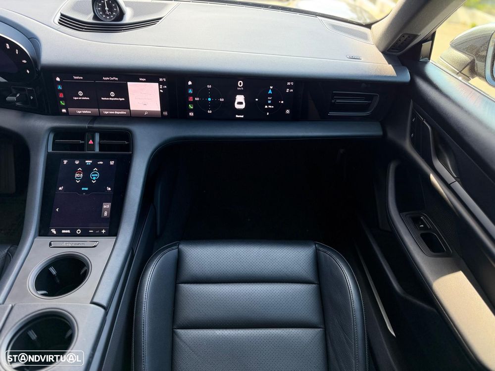 Porsche Taycan Cross Turismo 4S - 39