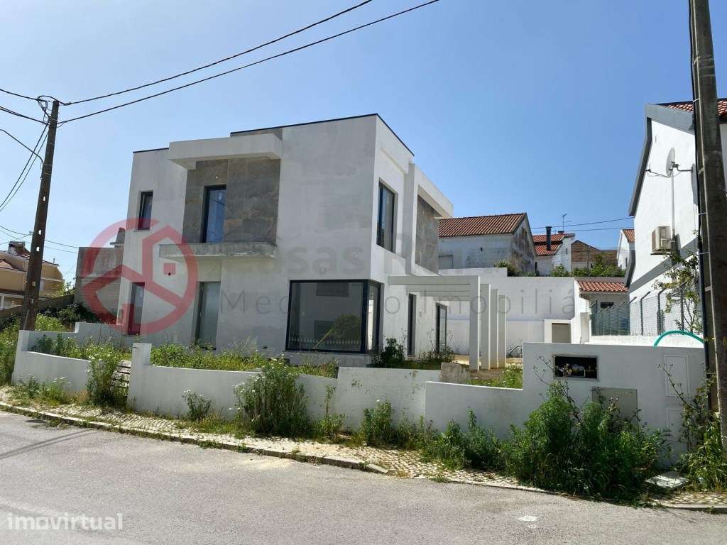 Terreno Urbano para Construção de Moradia T4 com Piscina, em Charne... - Grande imagem: 2/47