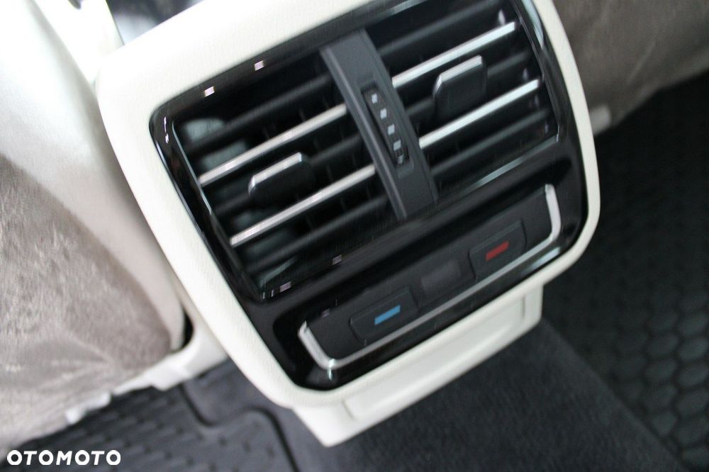 Volkswagen Passat - 14