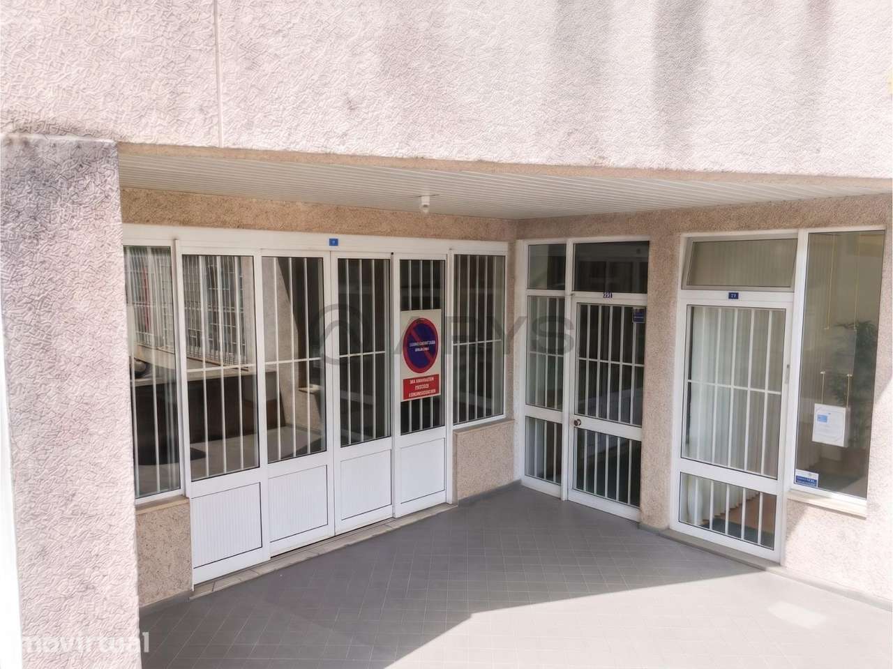 Loja próxima do Arco da Porta Nova - Grande imagem: 5/16