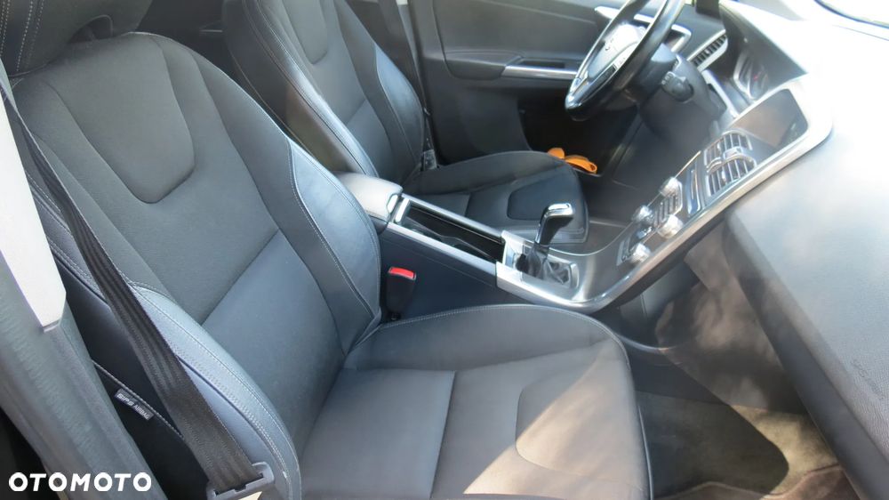 Volvo XC 60 D4 Drive-E Momentum - 11