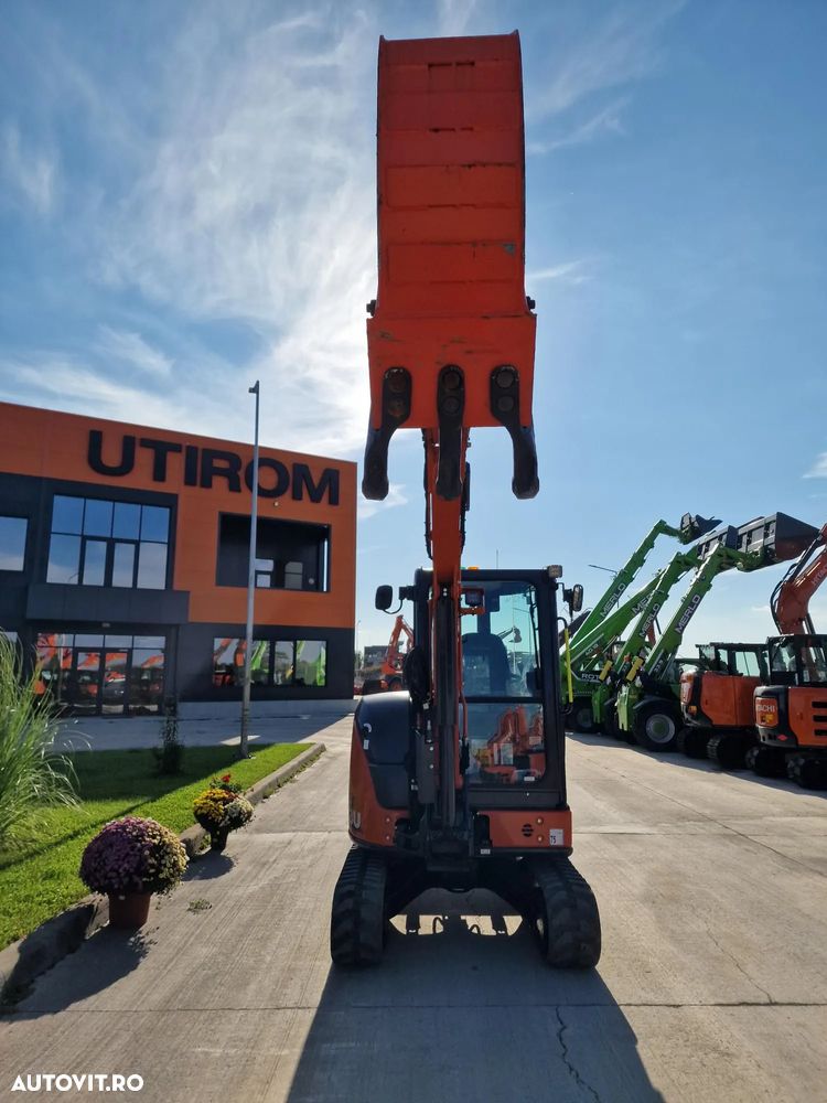 Hitachi ZX33U-6, Masa operationala 3,7t, 2023/10, 1.040h, CUPLA RAPIDA HIDRAULICA, cupa ingusta NOUA, cupa lata NOUA, capa taluz NOUA, inst picon, Aer cond, Antifurt, Lama nivelare, senile 80% ok, Ad sapare 3,5m, posibilitate leasing 4 ani-PROMOTIE 37.900EUR - 24
