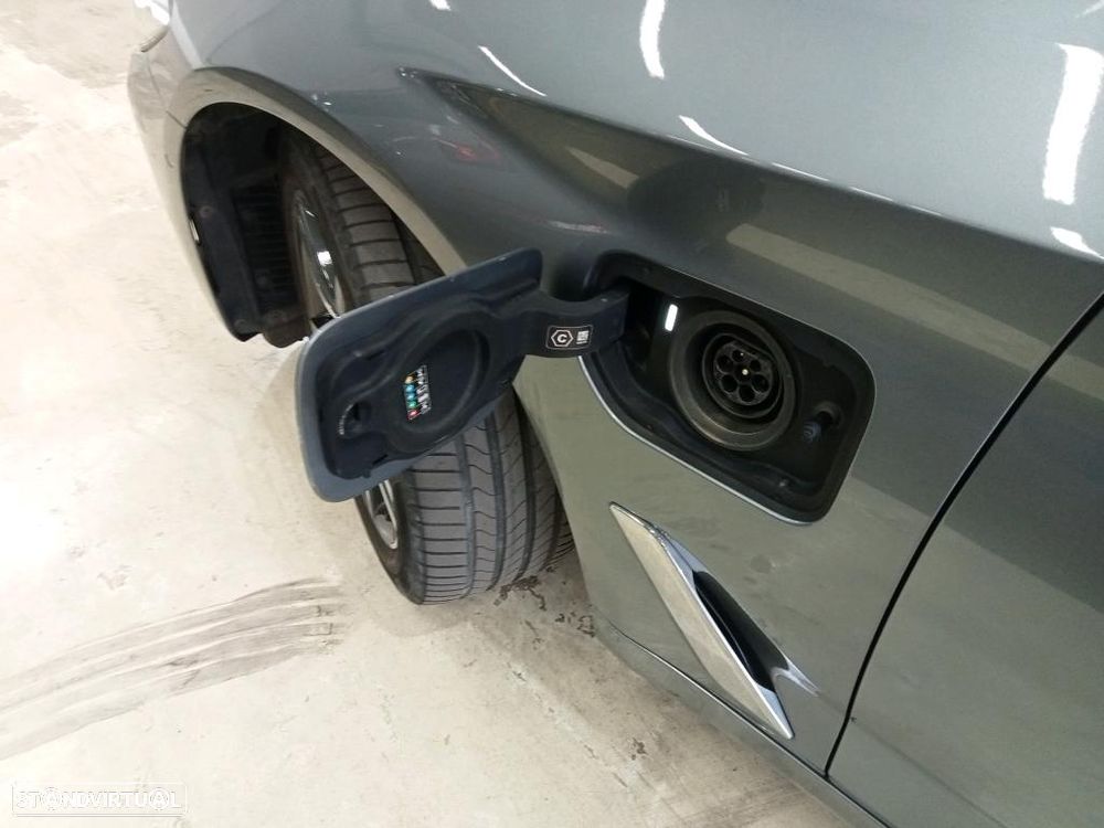 BMW 530 e - 12