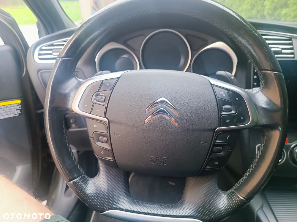 Citroën DS4 1.6 e-HDi SoChic MCP - 3