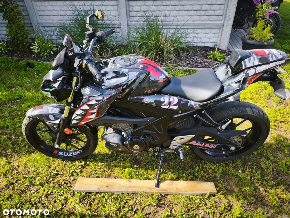 Suzuki GSX - 7