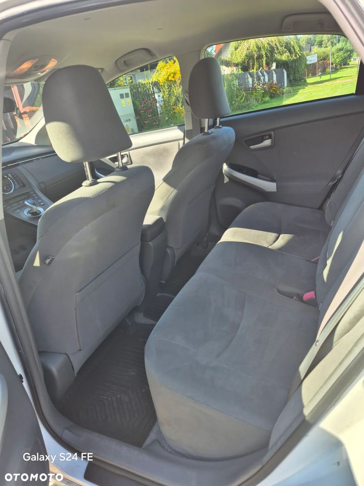 Toyota Prius (Hybrid) - 14