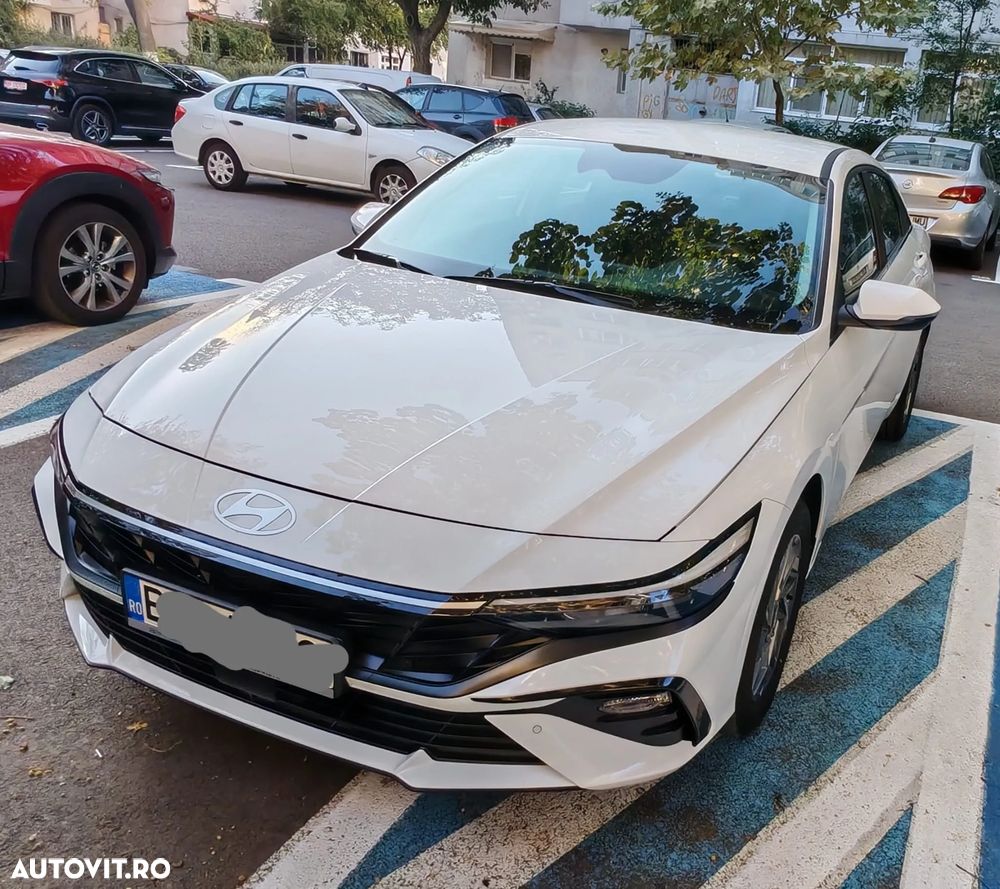 Hyundai Elantra - 1