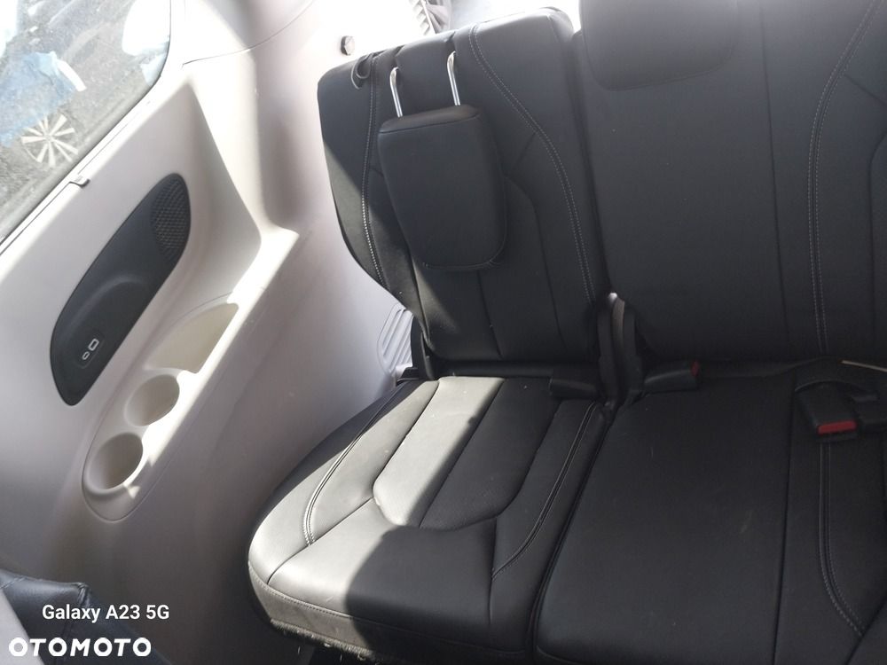 Chrysler Pacifica - 8