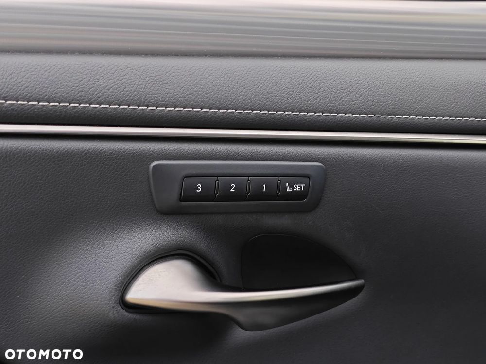 Lexus ES 300h F Sport Edition - 22