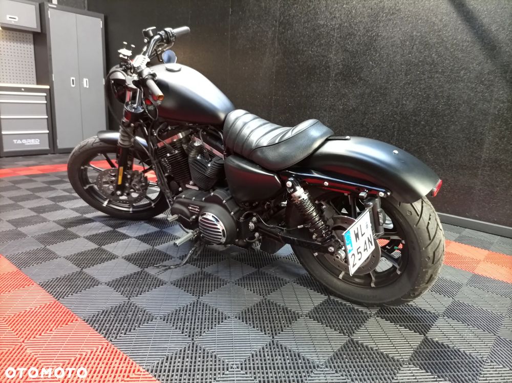 Harley-Davidson Sportster Iron 883 - 3