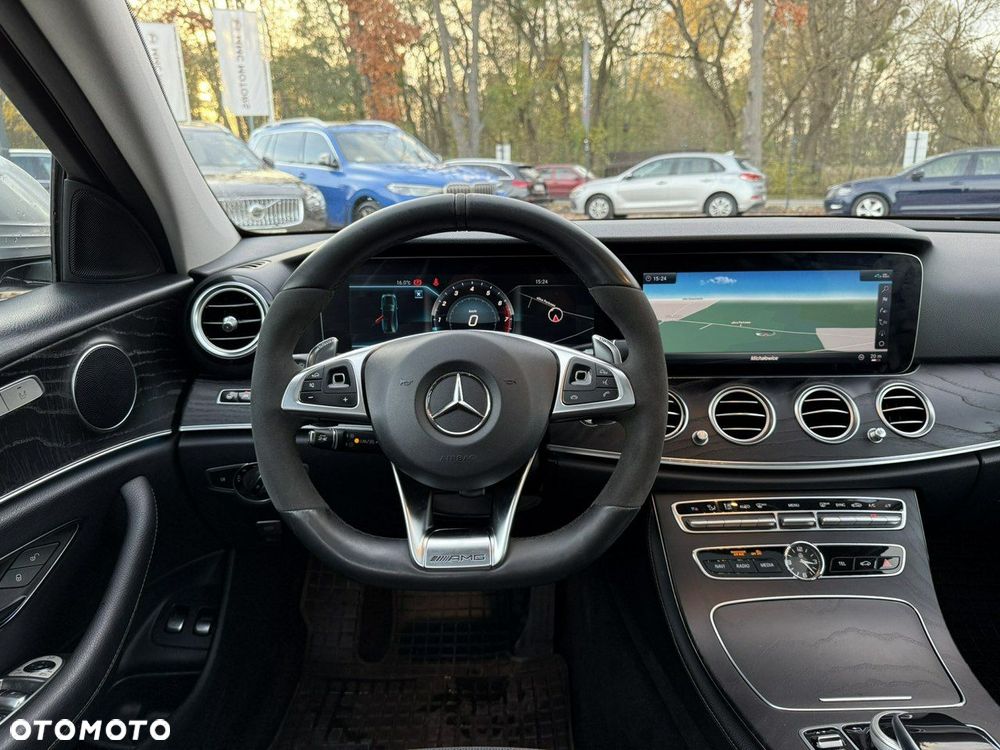 Mercedes-Benz Klasa E 400 4-Matic 9G-TRONIC - 26
