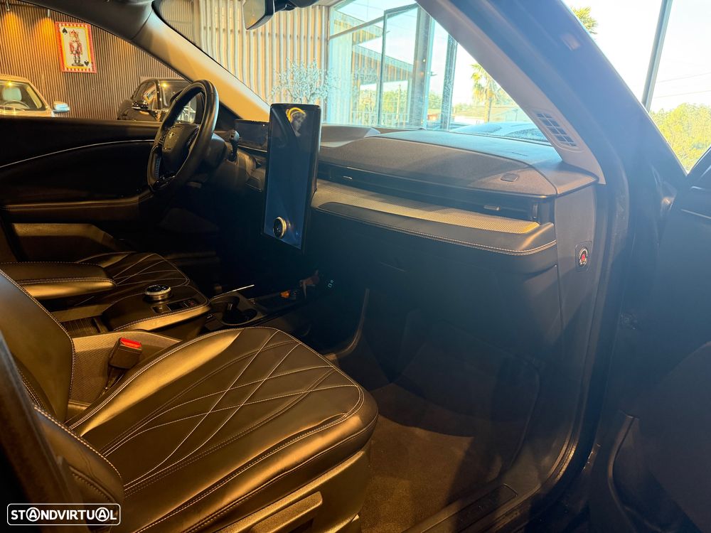 Ford Mustang Mach-E Premium - 33