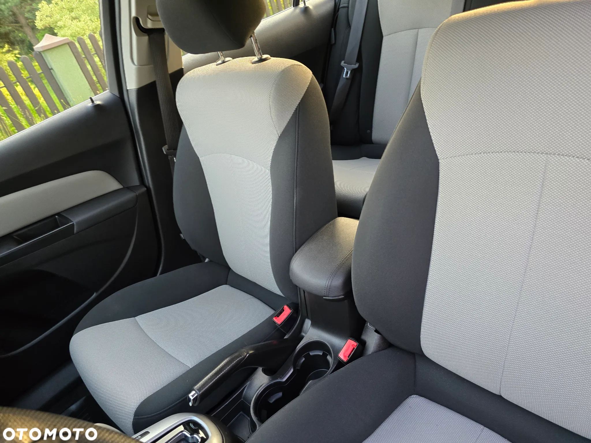 Chevrolet Cruze 1.8 LS+ - 28