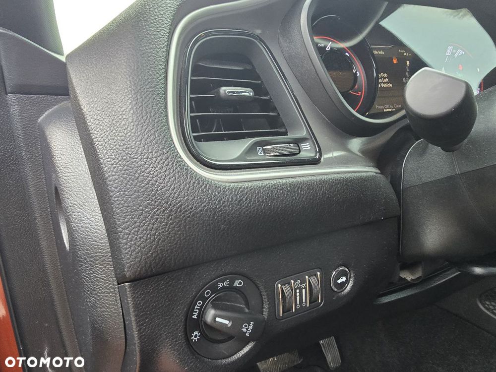 Dodge Challenger - 16