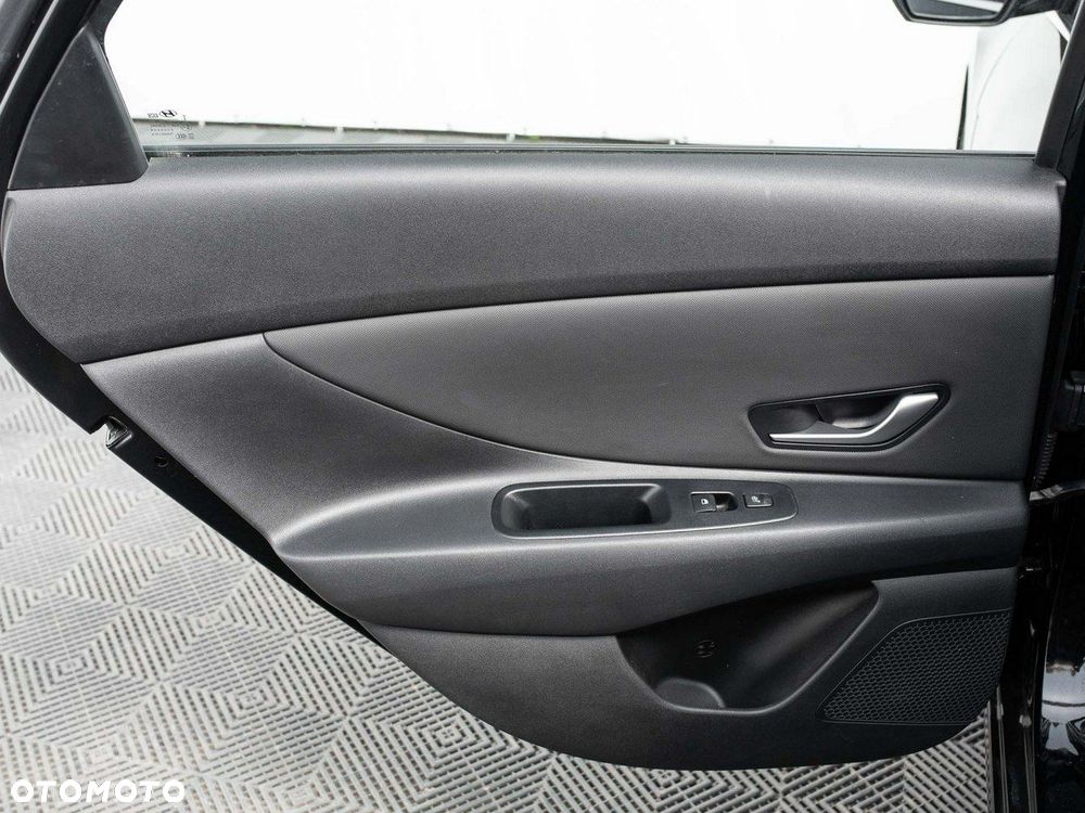 Hyundai Elantra 1.6 Executive CVT - 28