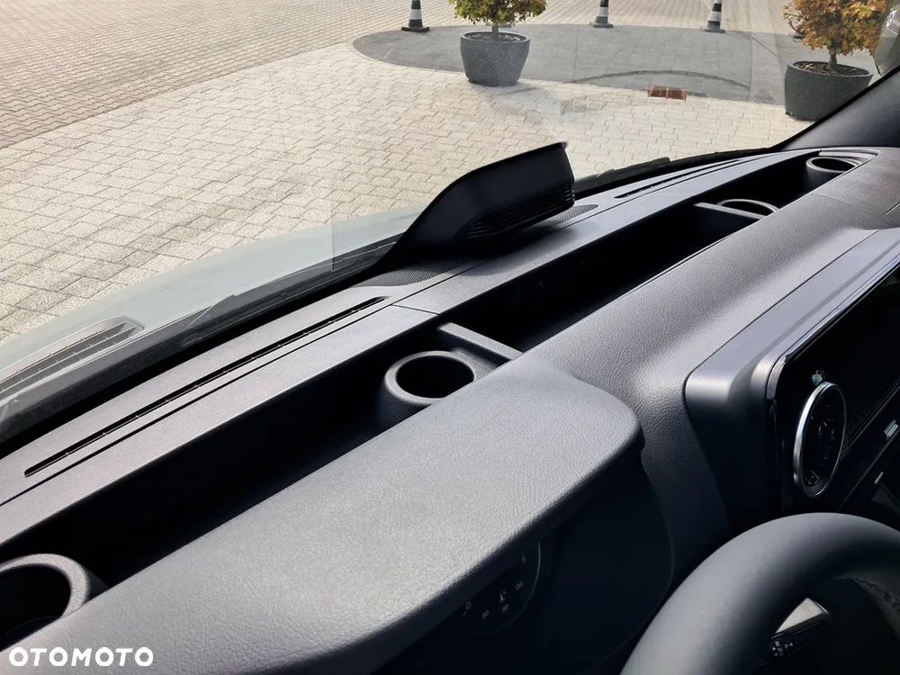 Mercedes-Benz Sprinter - 17