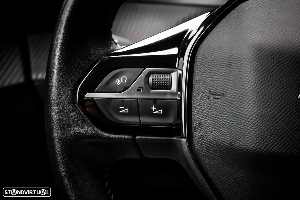 Peugeot e-2008 Allure - 14