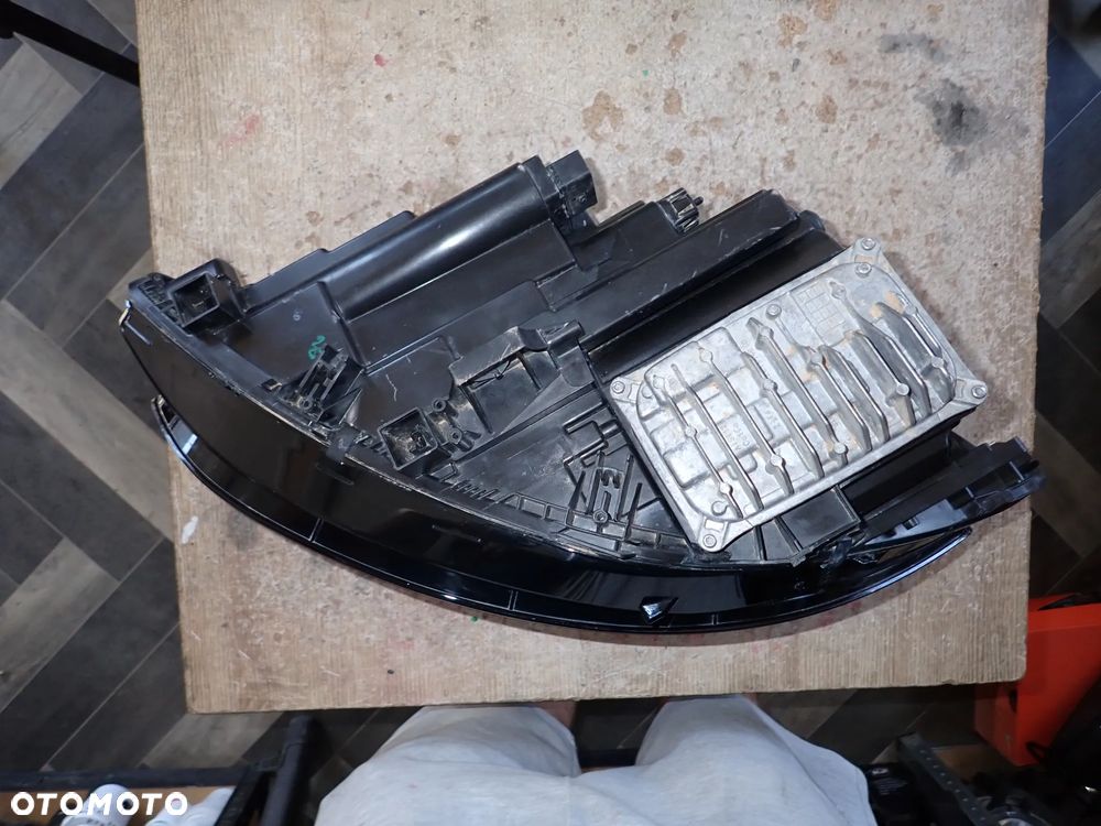 MERCEDES KLASA B W246 LAMPA PRAWY PRZÓD - 7