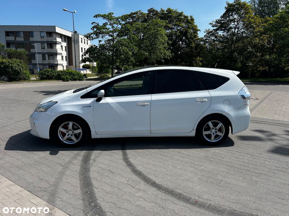 Toyota Prius 1.8 HSD Premium - 4