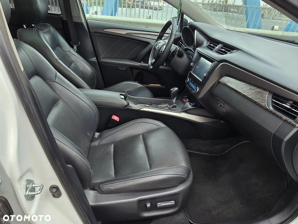 Toyota Avensis - 13