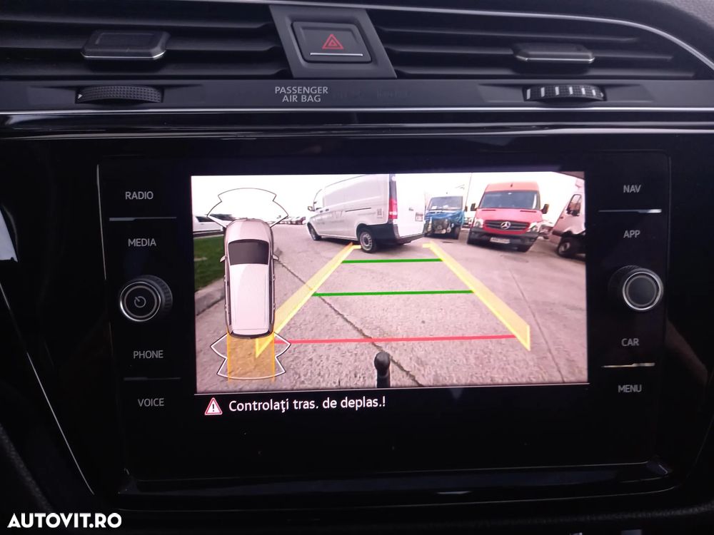 Volkswagen Touran - 24