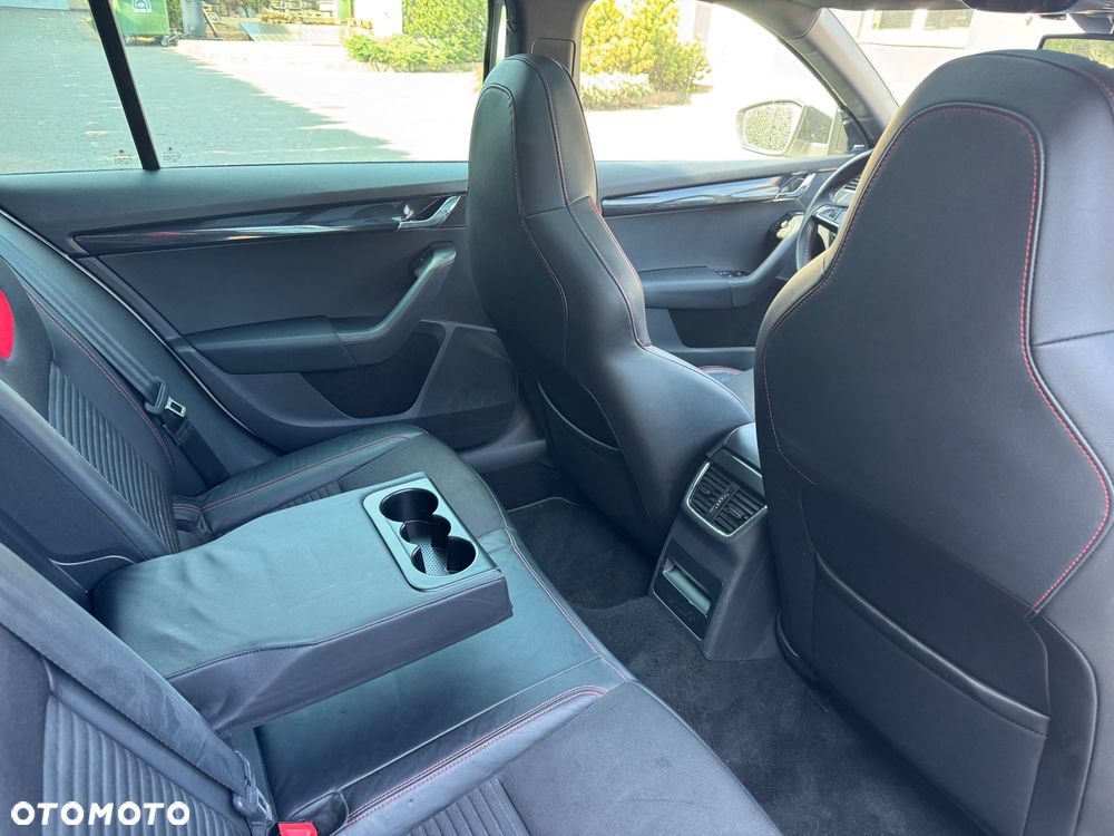 Skoda Octavia 2.0 TDI DSG RS - 13