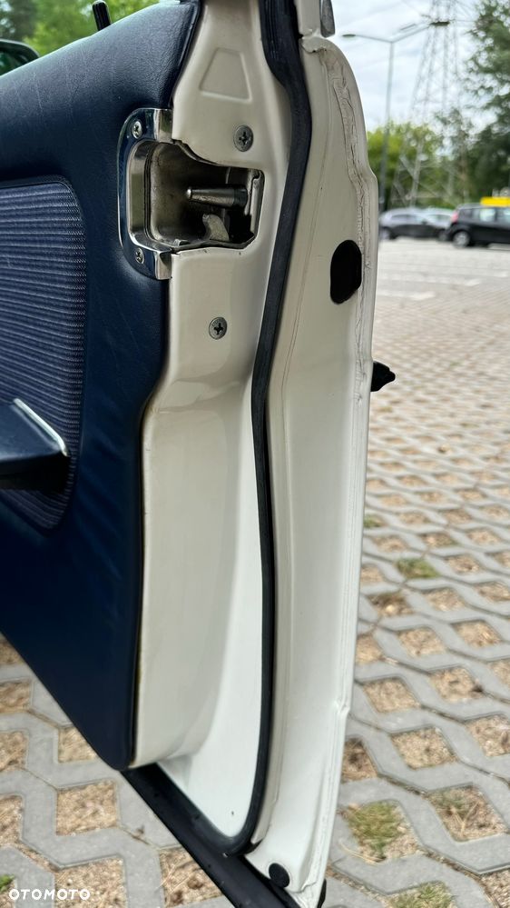 Mercedes-Benz W123 - 32