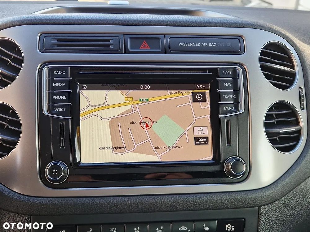 Volkswagen Tiguan 2.0 TDI SCR BlueMotion Technology Lounge Sport & Style - 22