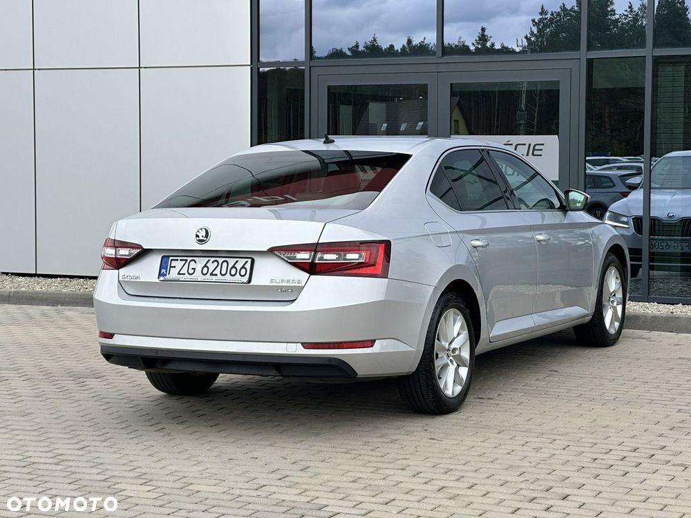 Skoda Superb 2.0 TDI 4x4 DSG Style - 8