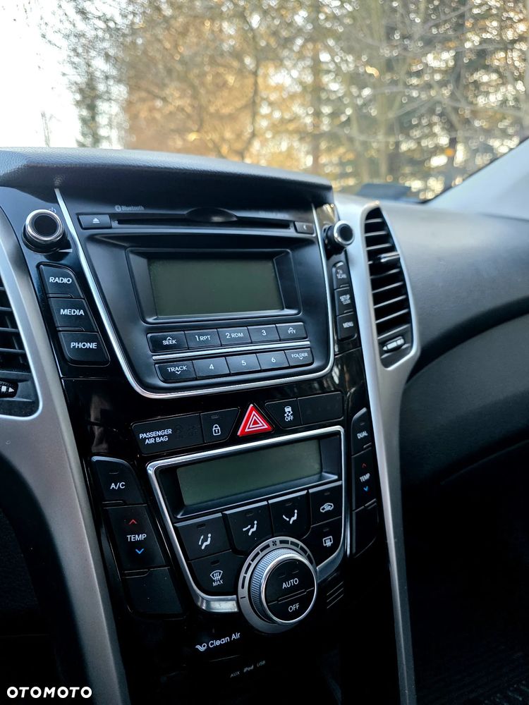 Hyundai i30 1.6 Comfort - 12