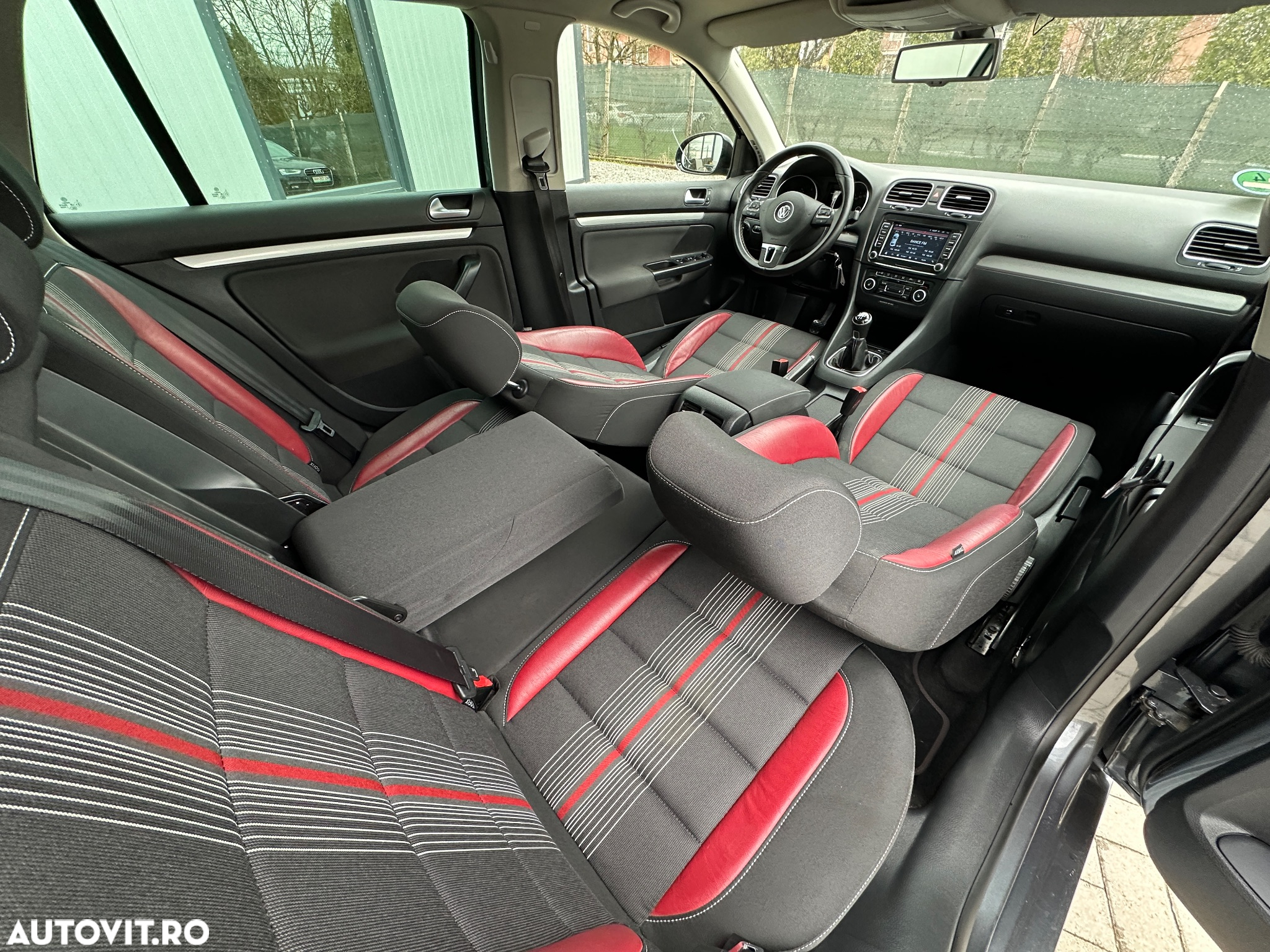 Volkswagen Golf 1.6 TDI DPF MATCH - 24