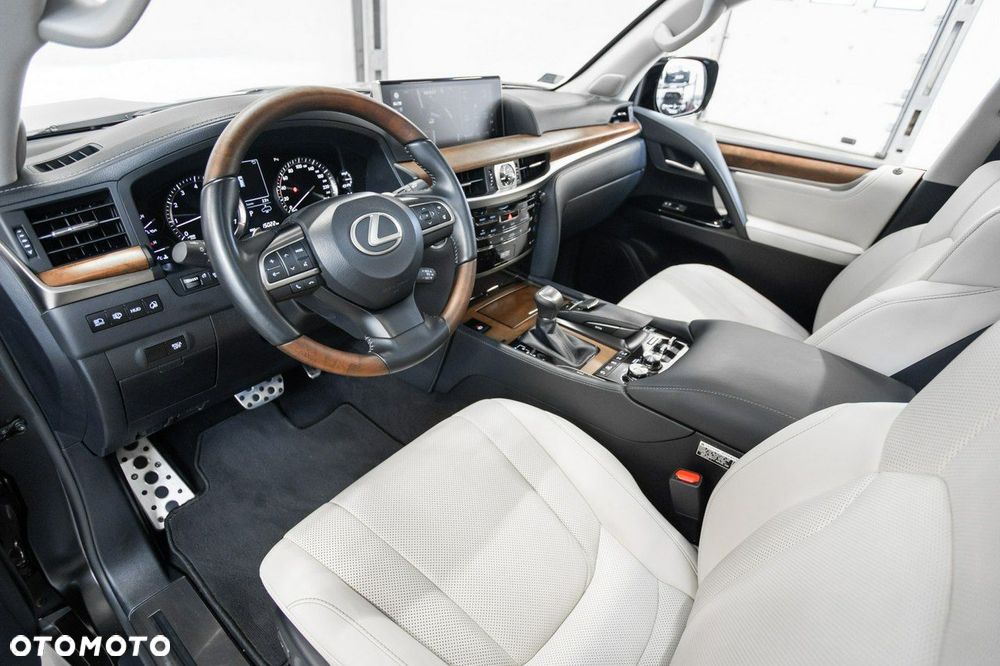 Lexus LX 570 Omotenashi - 19
