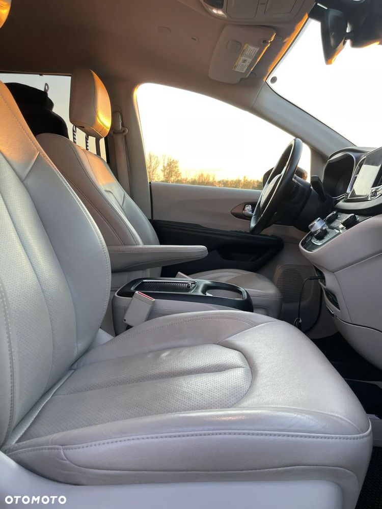 Chrysler Pacifica - 16