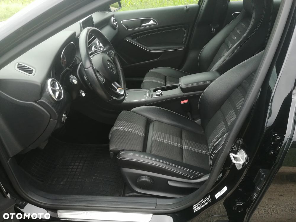 Mercedes-Benz Klasa A 180 7G-DCT 2Style - 14