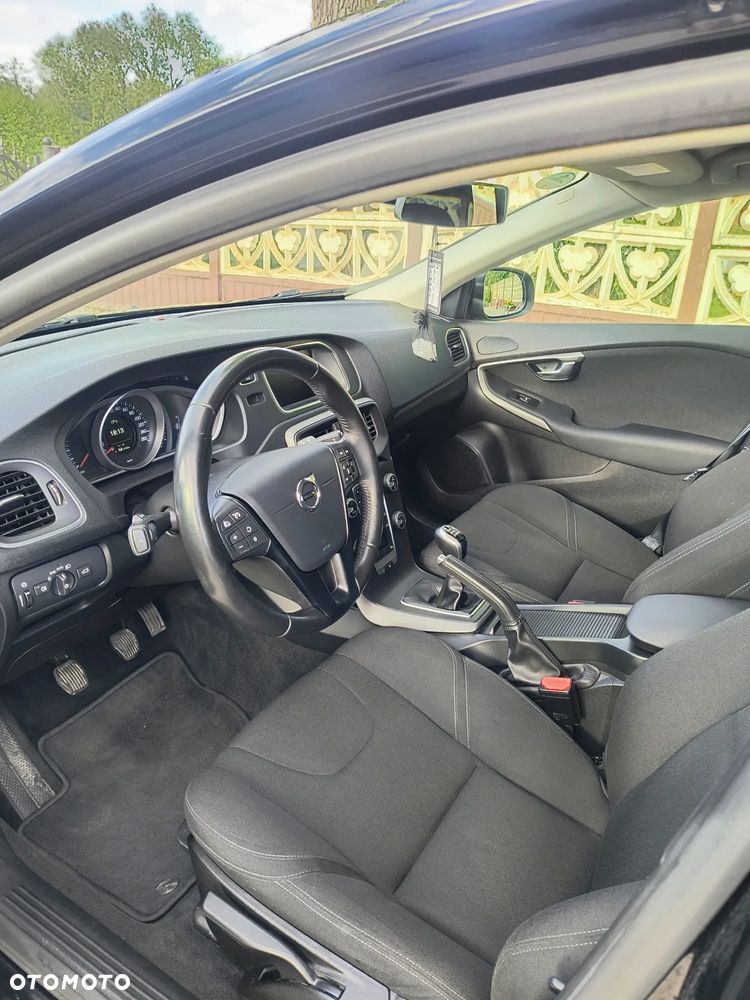 Volvo V40 D2 - 10