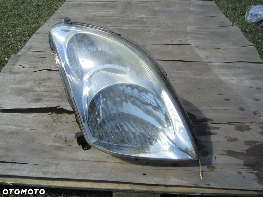 Lampa przód przednia prawa Suzuki Swift IV Mk.6 Anglik