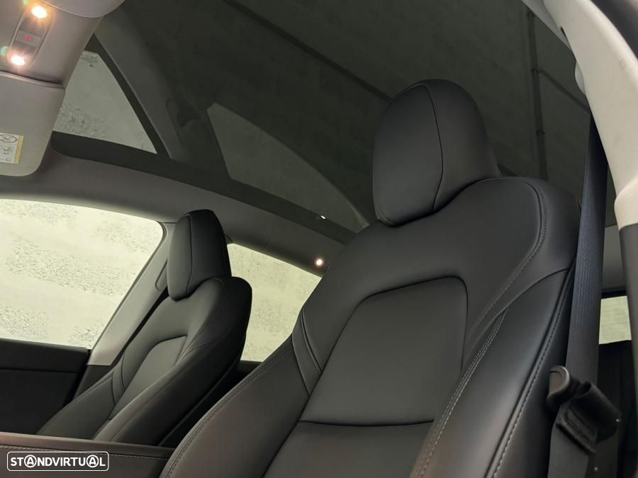 Tesla Model Y Long Range Dual Motor AWD - 4