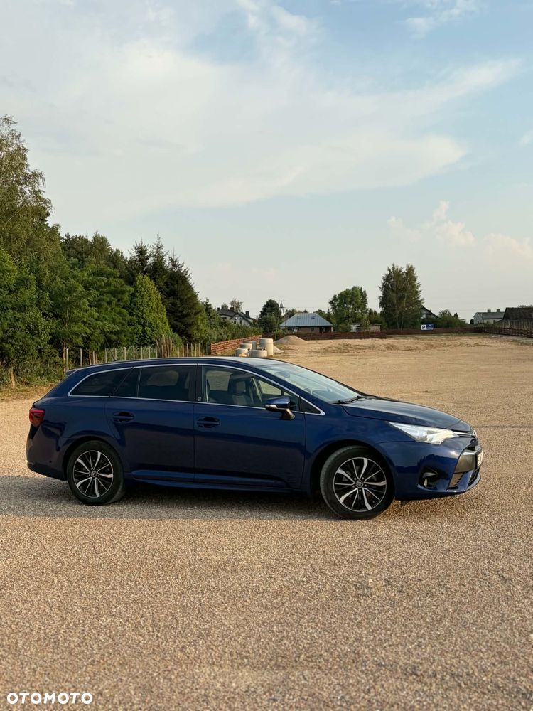 Toyota Avensis 1.8 Premium MS - 3