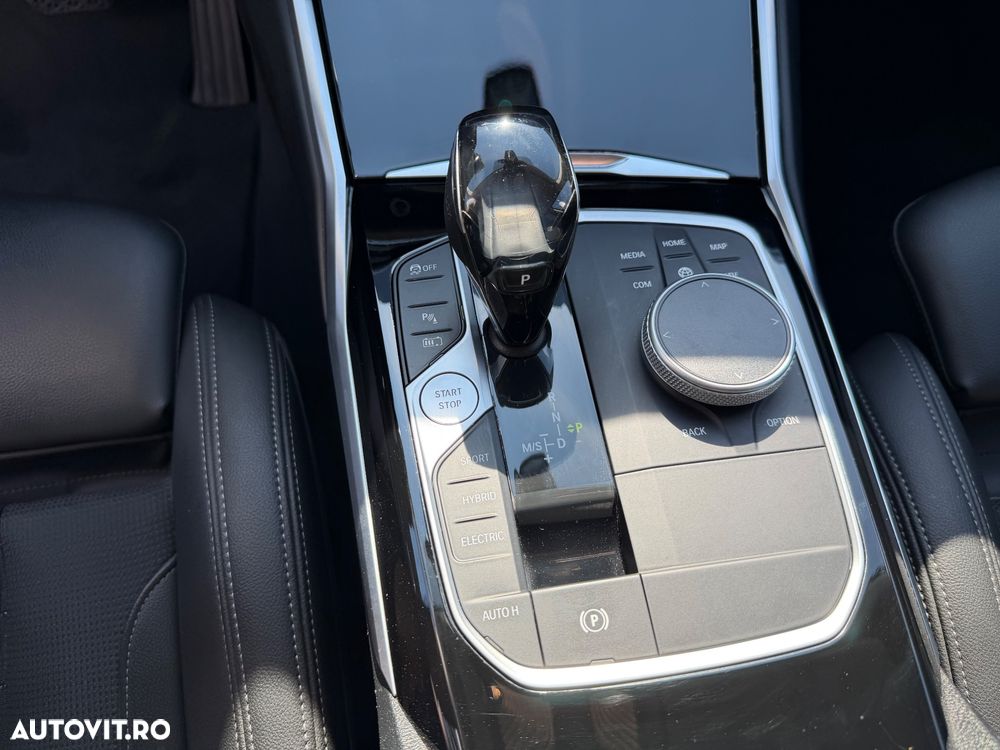 BMW Seria 3 330e xDrive Aut. - 14