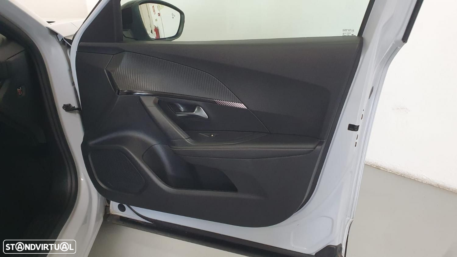 Peugeot 2008 1.2 PureTech Allure - 17