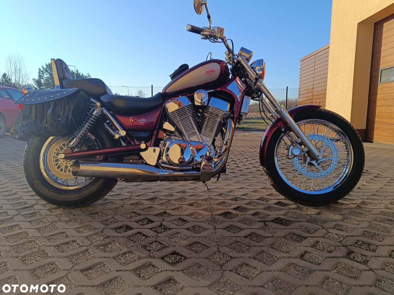 Suzuki Intruder - 1